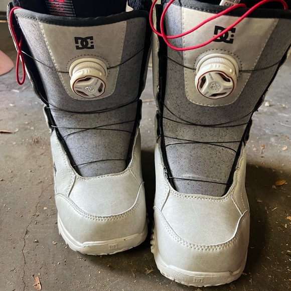 Women’s Snowboarding boots - DC - Size 6 - Brand New - Picture 1 of 4